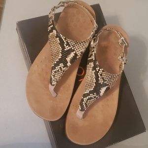 Vionic Kirra Toe-through Sandal